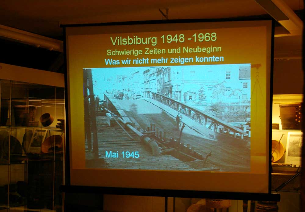 Die schwierige Nachkriegszeit mit dem langsamen Wiederaufbau begann in Vilsbiburg mit dem Einmarsch der amerikanischen Truppen am 1. Mai 1945.