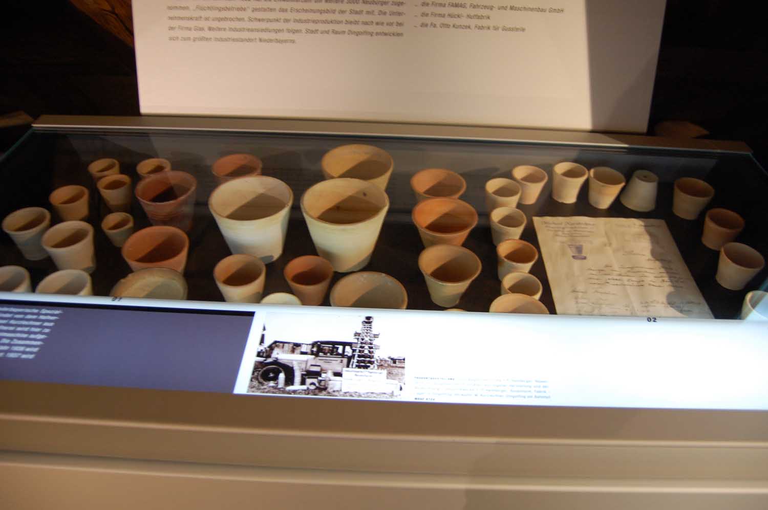 Industriemuseum Dingolfing
Auch dies ein frühes Produkt aus der Industriestadt an der Isar: Blumentöpfe aus Keramik.