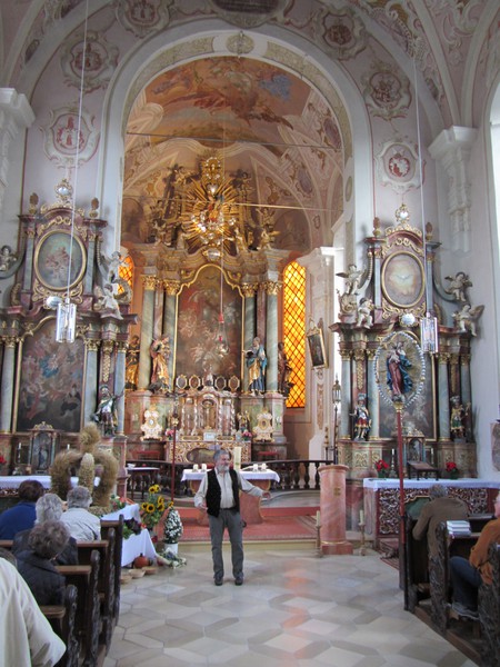 Wallfahrtskirche Thürntenning
Als den "Himmel auf Erden" stellt Kirchenpfleger Josef Zurl sein Gotteshaus vor.