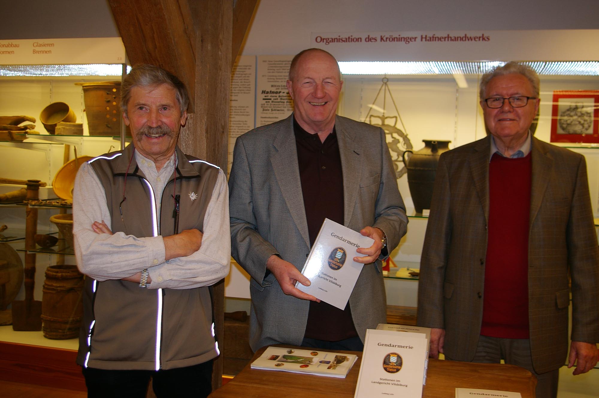 Ludwig Lohr (von links), Peter Barteit und Museumsleiter Lambert Grasmann hoffen auf viele interessierte Leser.