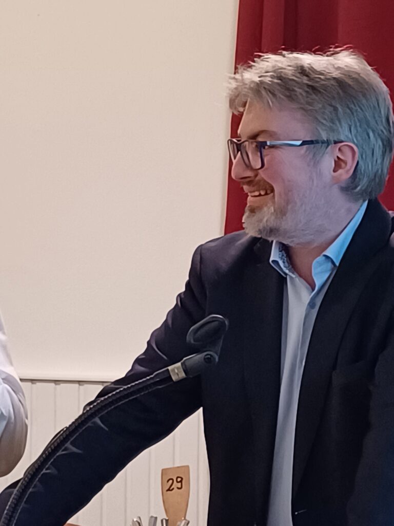 Daniel Baumgartner referiert über die Beziehung des Klosters St. Veit mit der Vilsbiburger Kirche